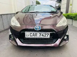 Toyota Aqua S GRADE 2015