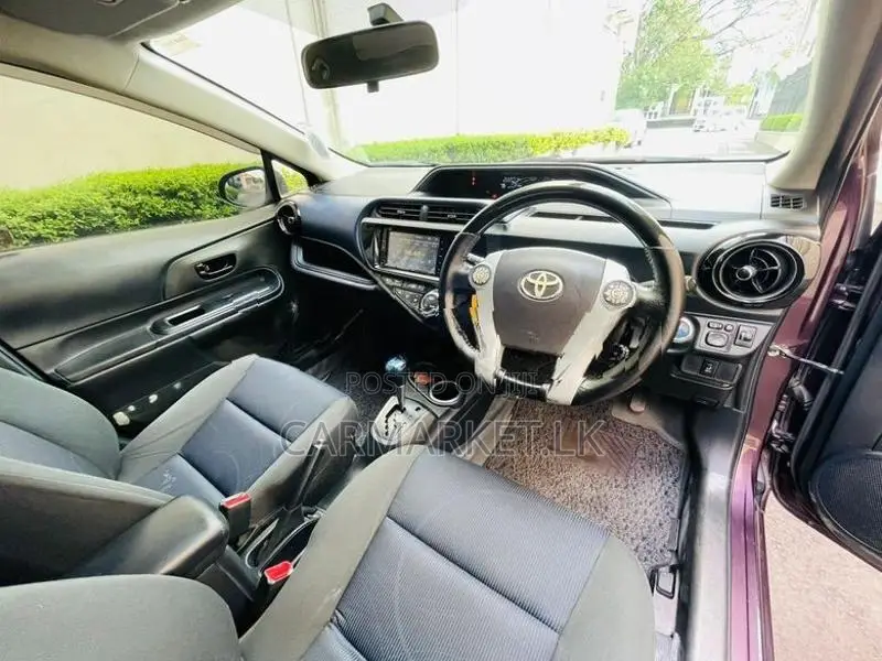Toyota Aqua S GRADE 2015