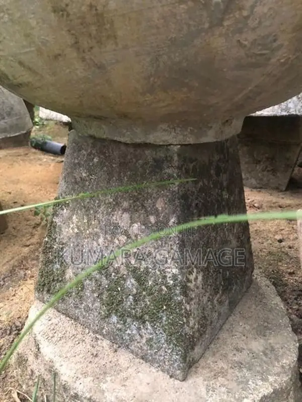 කොන්ක්‍රීට් මානෙල් තැටි හා ස්ටෑන්ඩ්