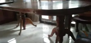 කෑම මේසයක් විකිණීමට.