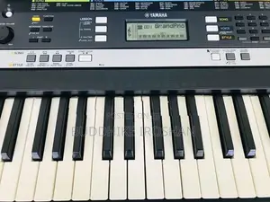 Yamaha PSR E 243 Keyboard