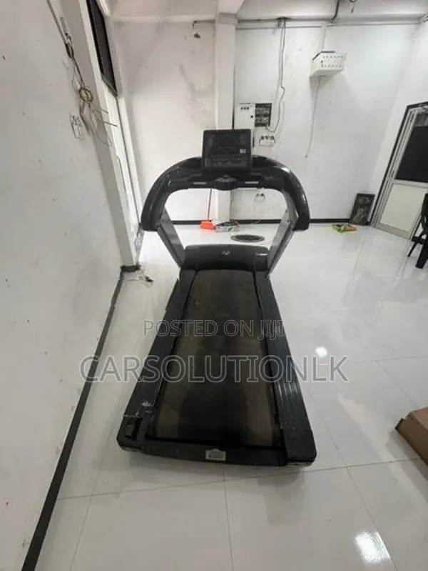 COMMERCIAL TREADMILL