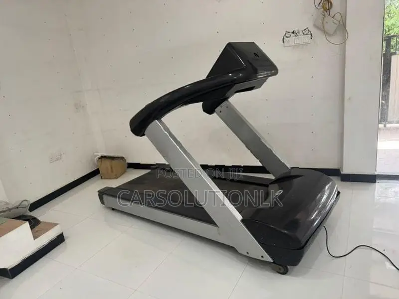 COMMERCIAL TREADMILL