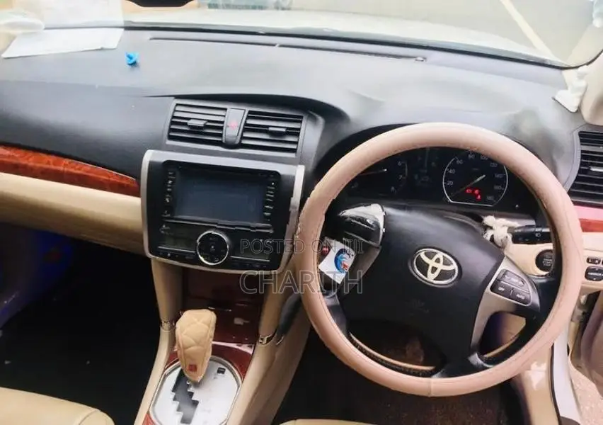Toyota Premio G Superior 2013