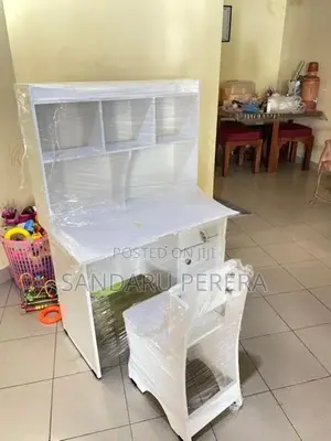 White kids table / baby