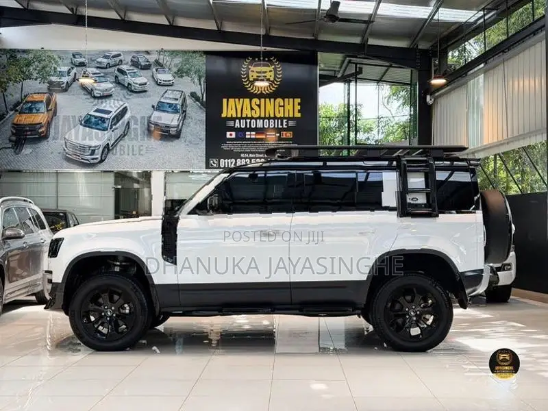 Land Rover Defender 110 SE 7 Seater 2024
