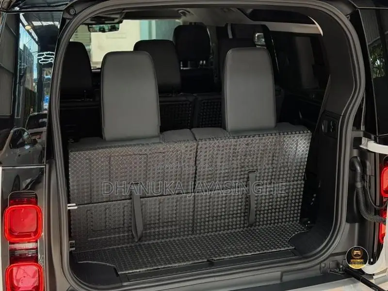 Land Rover Defender 110 SE 7 Seater 2024