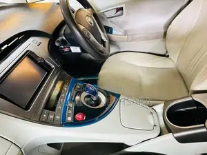 Toyota Prius S Grade 2014