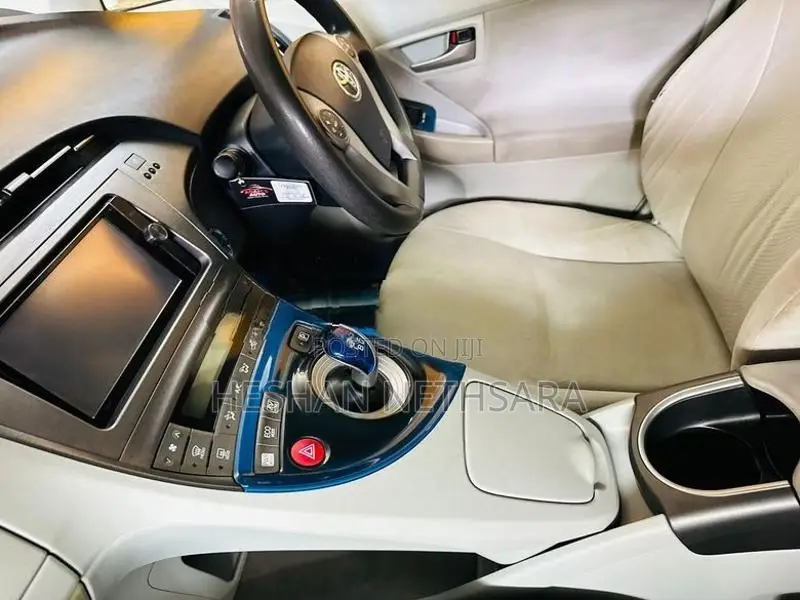Toyota Prius S Grade 2014