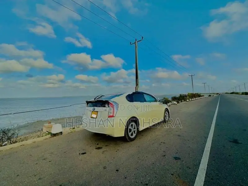 Toyota Prius S Grade 2014