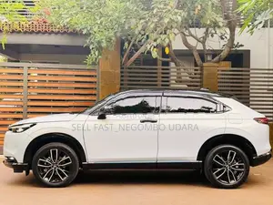 Honda Vezel Z play 2025