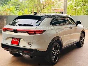 Honda Vezel Z play 2025