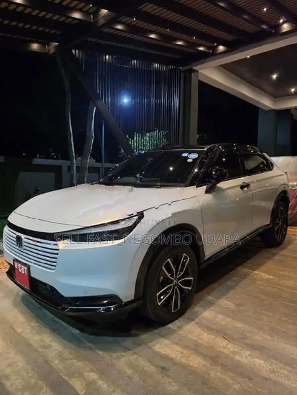 Honda Vezel Z play 2025