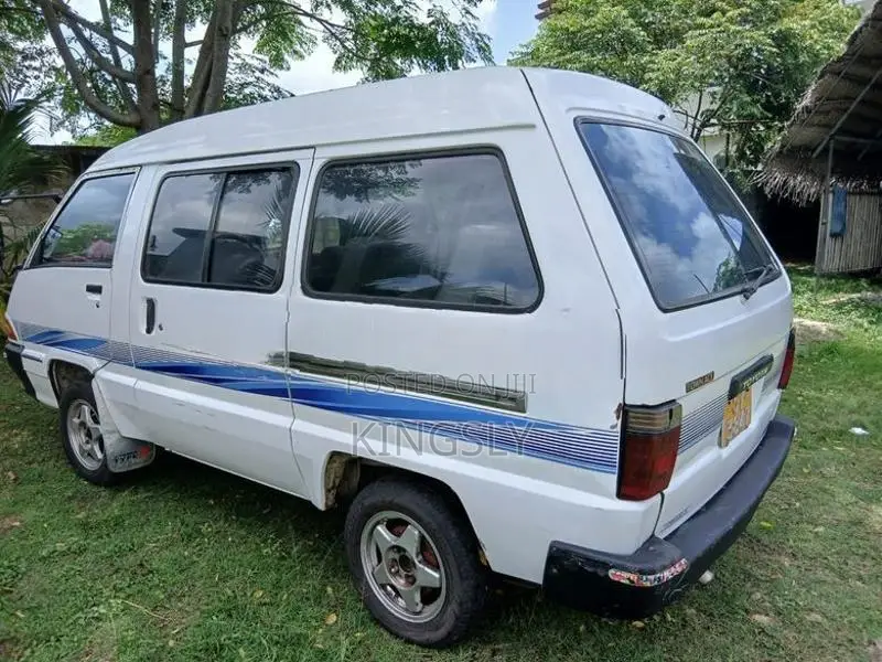 Toyota CR 27 1990