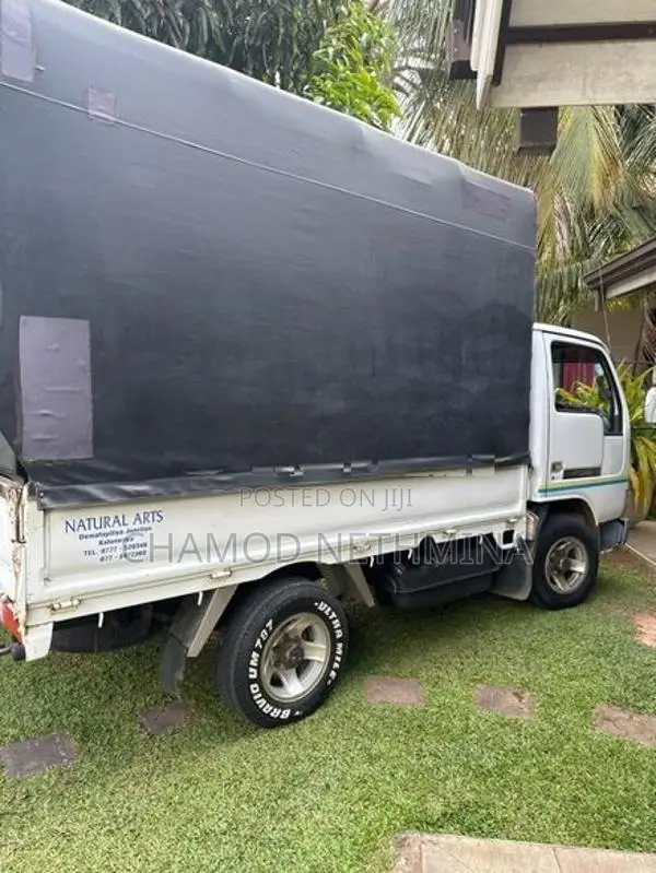 Nissan Atlas 2000
