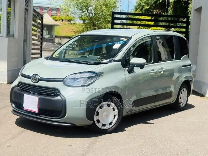 Toyota Sienta 2023