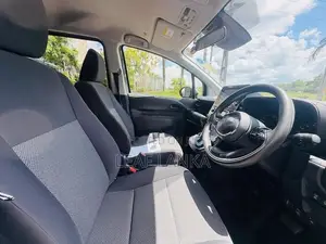 Toyota Sienta 2023