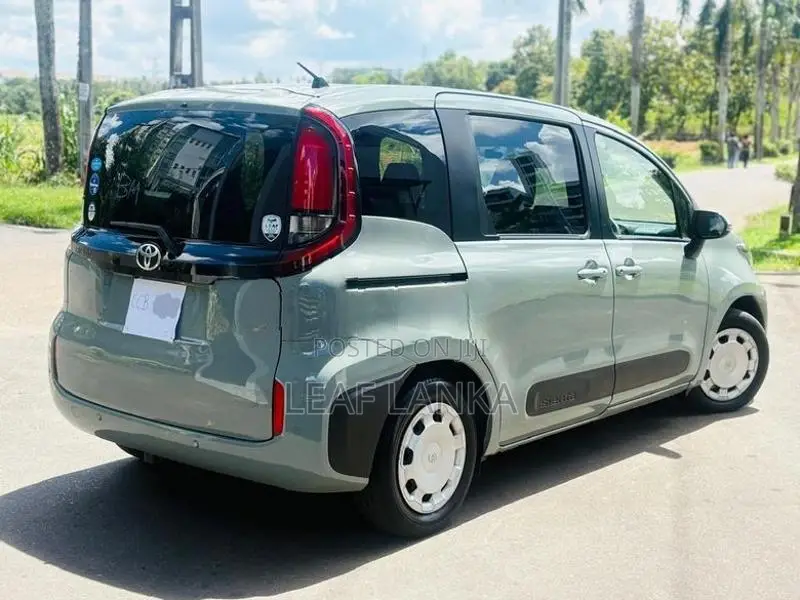 Toyota Sienta 2023
