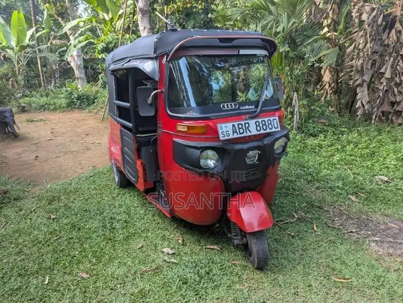 Bajaj RE RE205 2018