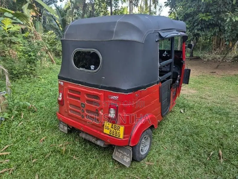 Bajaj RE RE205 2018