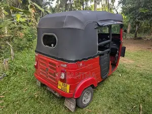 Bajaj RE RE205 2018