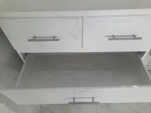 White Handle Drawer Set