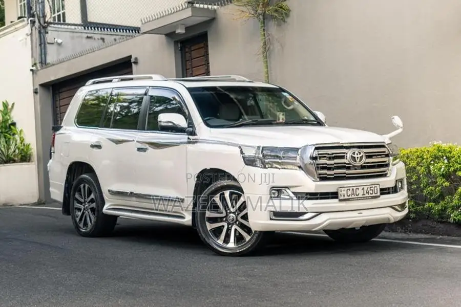 Toyota Land Cruiser Sahara 2013