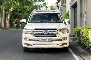 Toyota Land Cruiser Sahara 2013