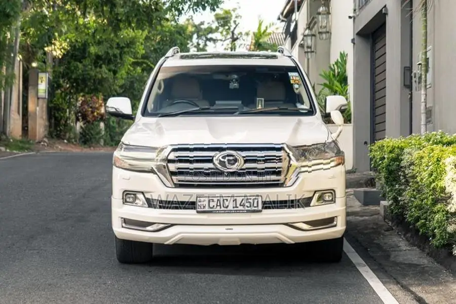 Toyota Land Cruiser Sahara 2013
