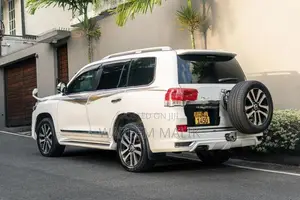 Toyota Land Cruiser Sahara 2013