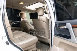 Toyota Land Cruiser Sahara 2013