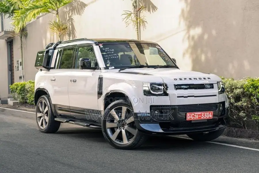 Land Rover Defender P300E HSE 2026