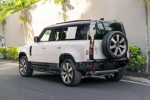 Land Rover Defender P300E HSE 2026