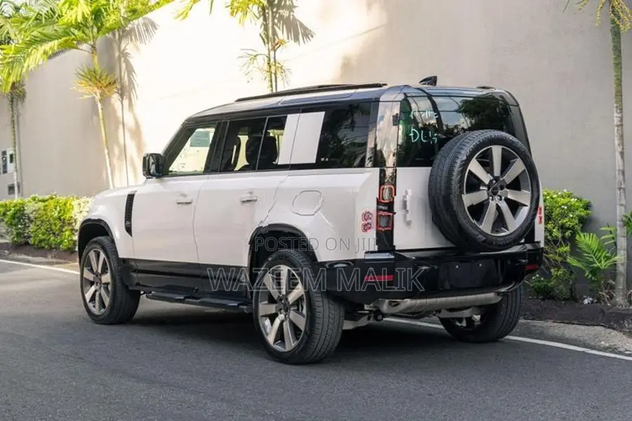 Land Rover Defender P300E HSE 2026