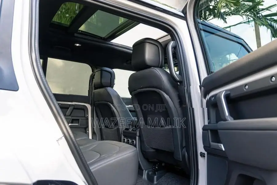 Land Rover Defender P300E HSE 2026