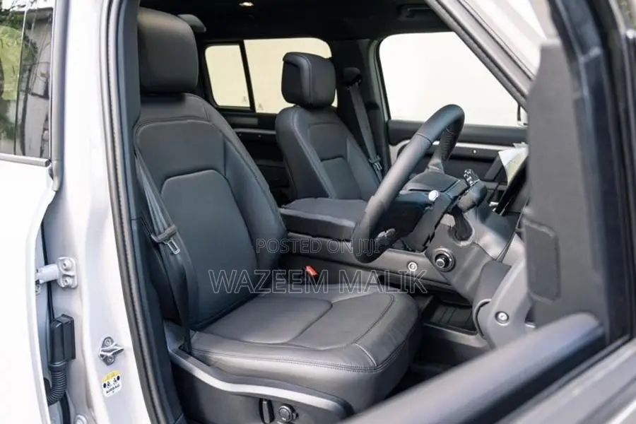 Land Rover Defender P300E HSE 2026
