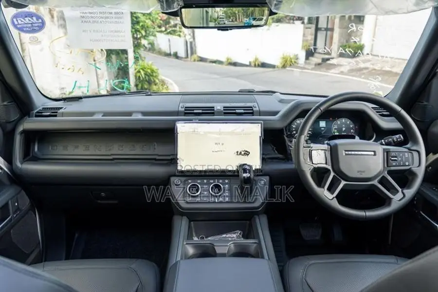 Land Rover Defender P300E HSE 2026