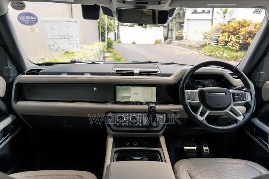 Land Rover Defender P300 Straight Petrol 2024
