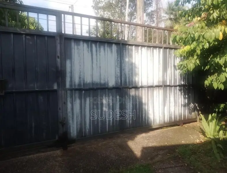 Sliding Gate