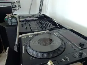 850 DJ Controller