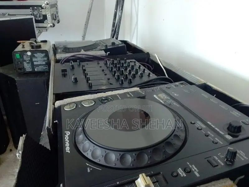 850 DJ Controller
