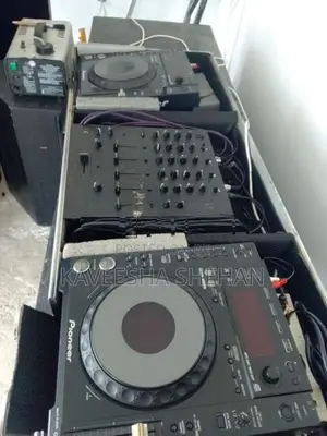 850 DJ Controller