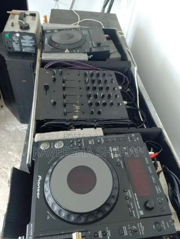 850 DJ Controller