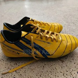 Dynamic Skin Yellow With Blue Soccer Boots