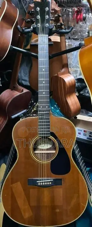 Yamaha SJ 180 Guitar
