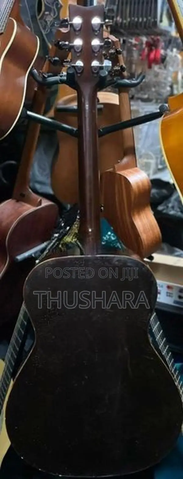 Yamaha SJ 180 Guitar