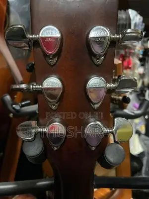 Yamaha SJ 180 Guitar