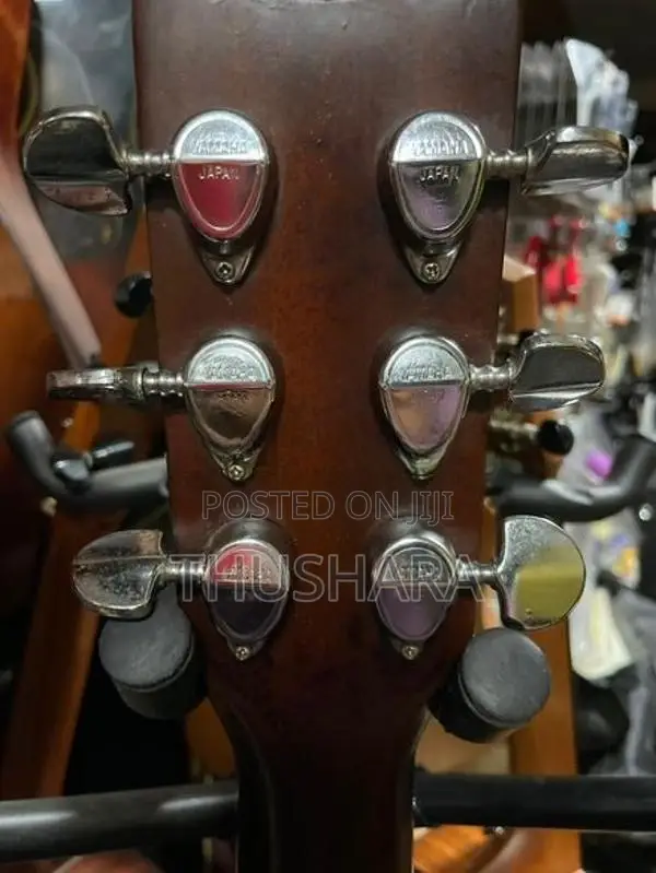 Yamaha SJ 180 Guitar