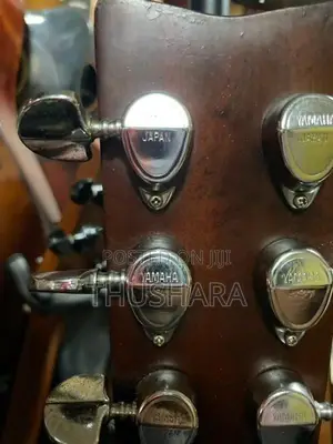 Yamaha SJ 180 Guitar