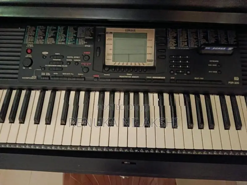 Yamaha PSR-330 With Hard Stand